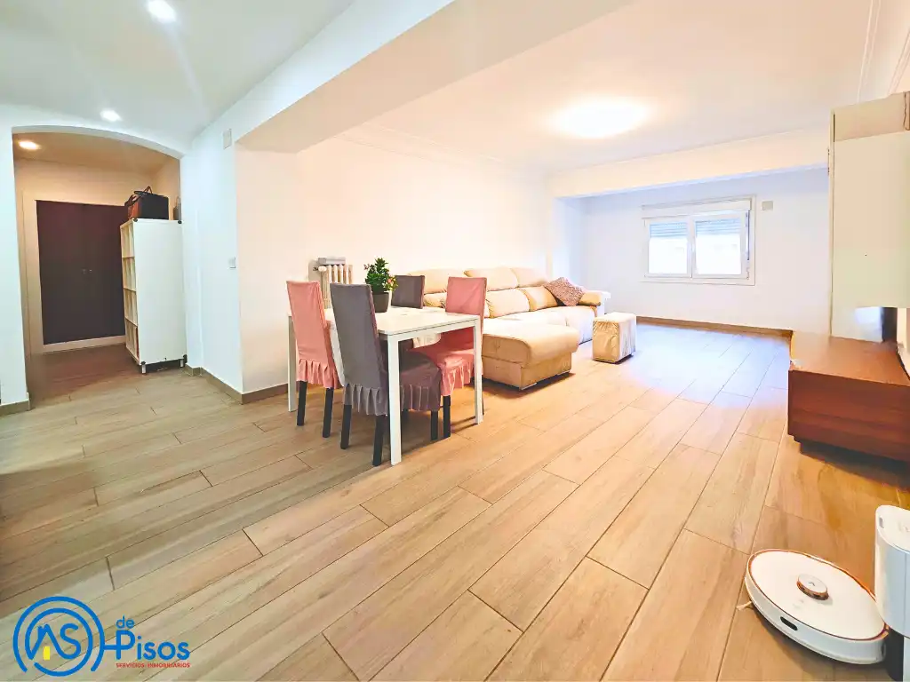 Living room of Flat for rent in Zaragoza  with Air Conditioner, Heating and Parquet flooring