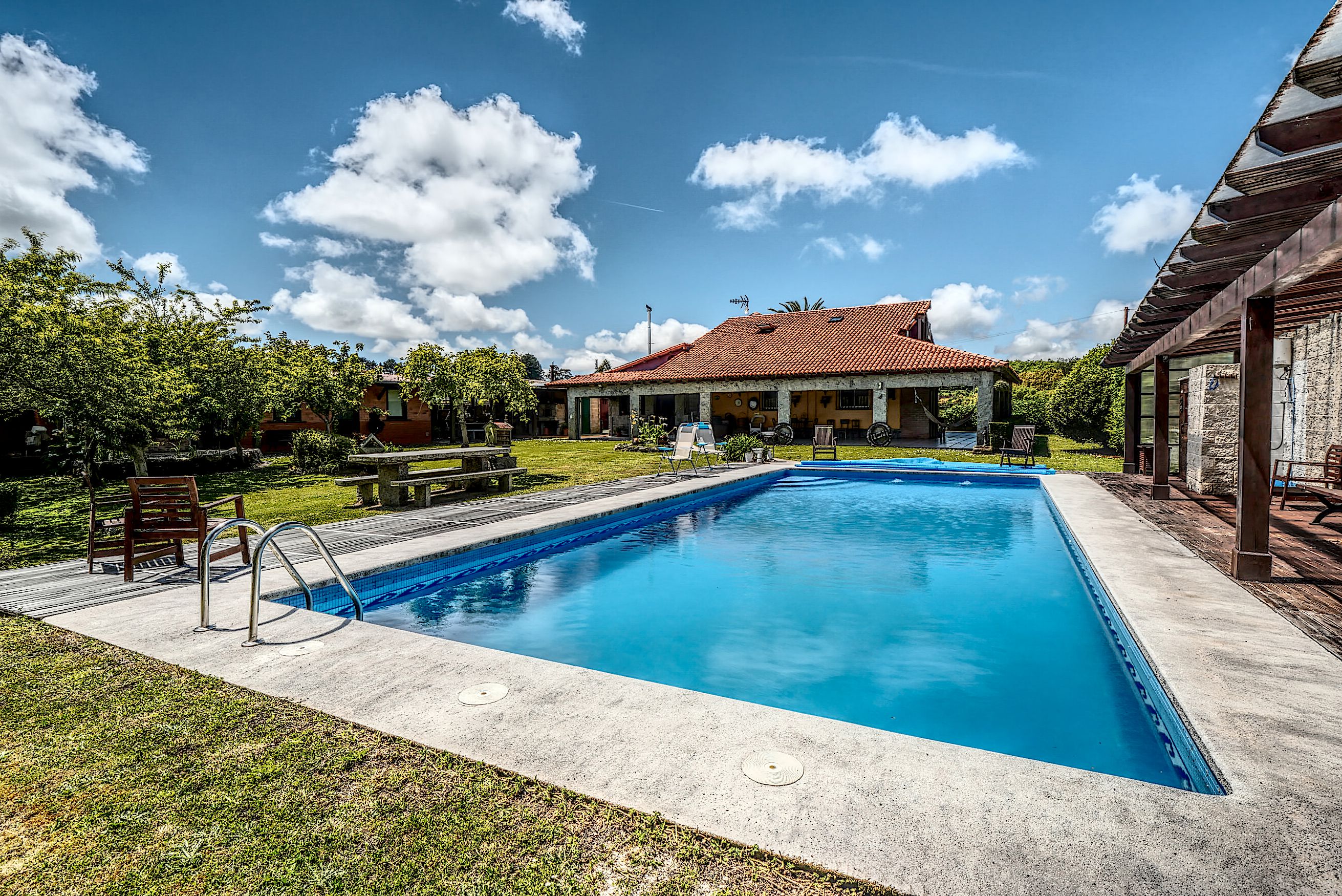 Piscina de Casa o xalet en venda en Carral amb Aire condicionat, Calefacció i Jardí privat