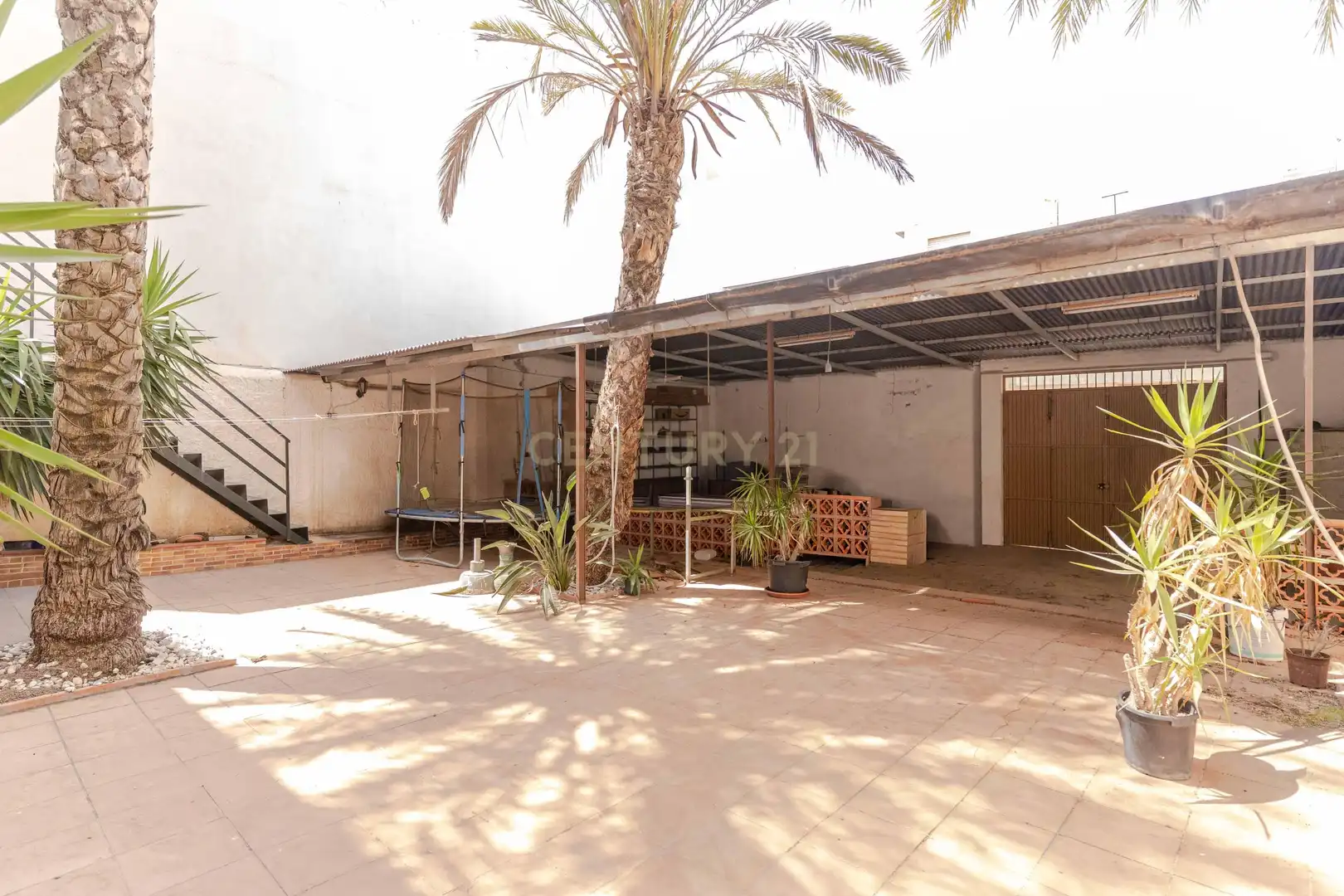 Vista exterior de Casa o xalet en venda en Motril amb Aire condicionat i Traster