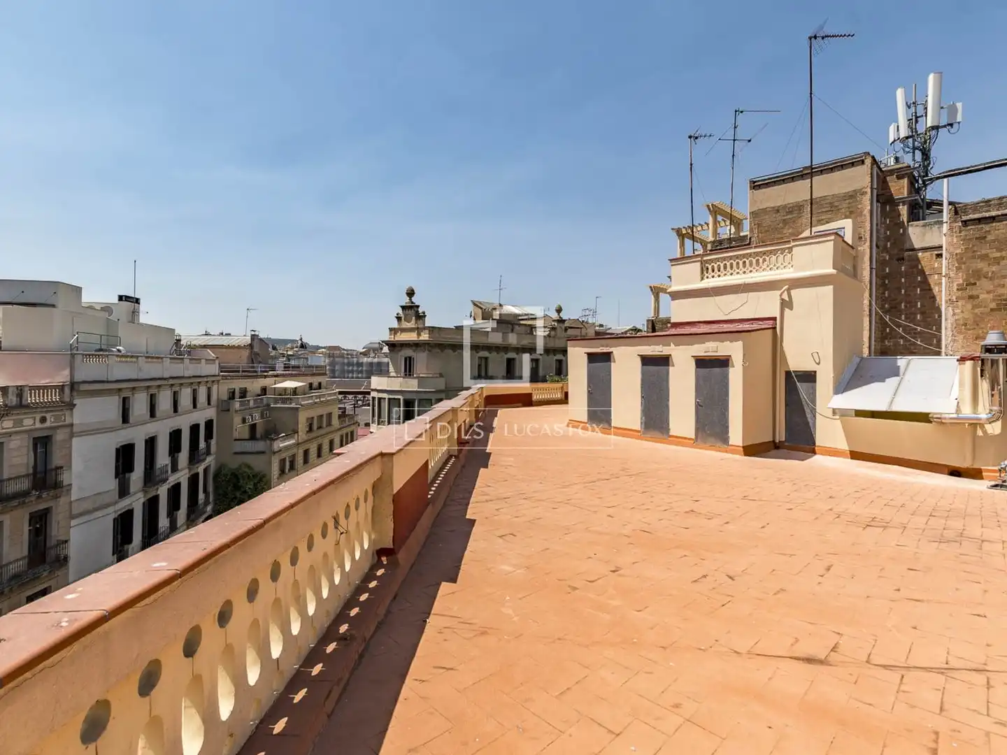 Terrasse von Wohnung zum Verkauf in Barcelona mit Klimaanlage, Parkett und Terrasse