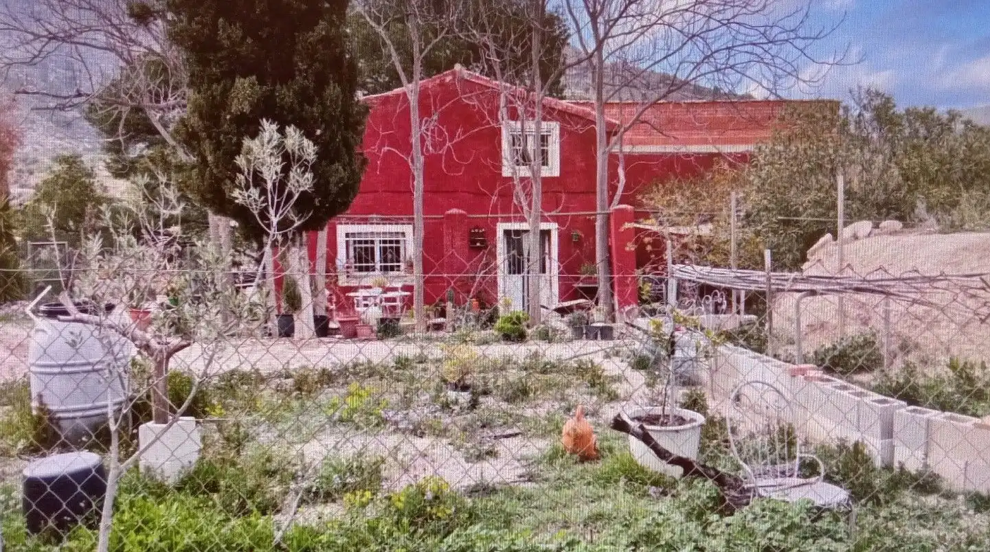 Vista exterior de Casa o xalet en venda en Relleu amb Jardí privat i Traster
