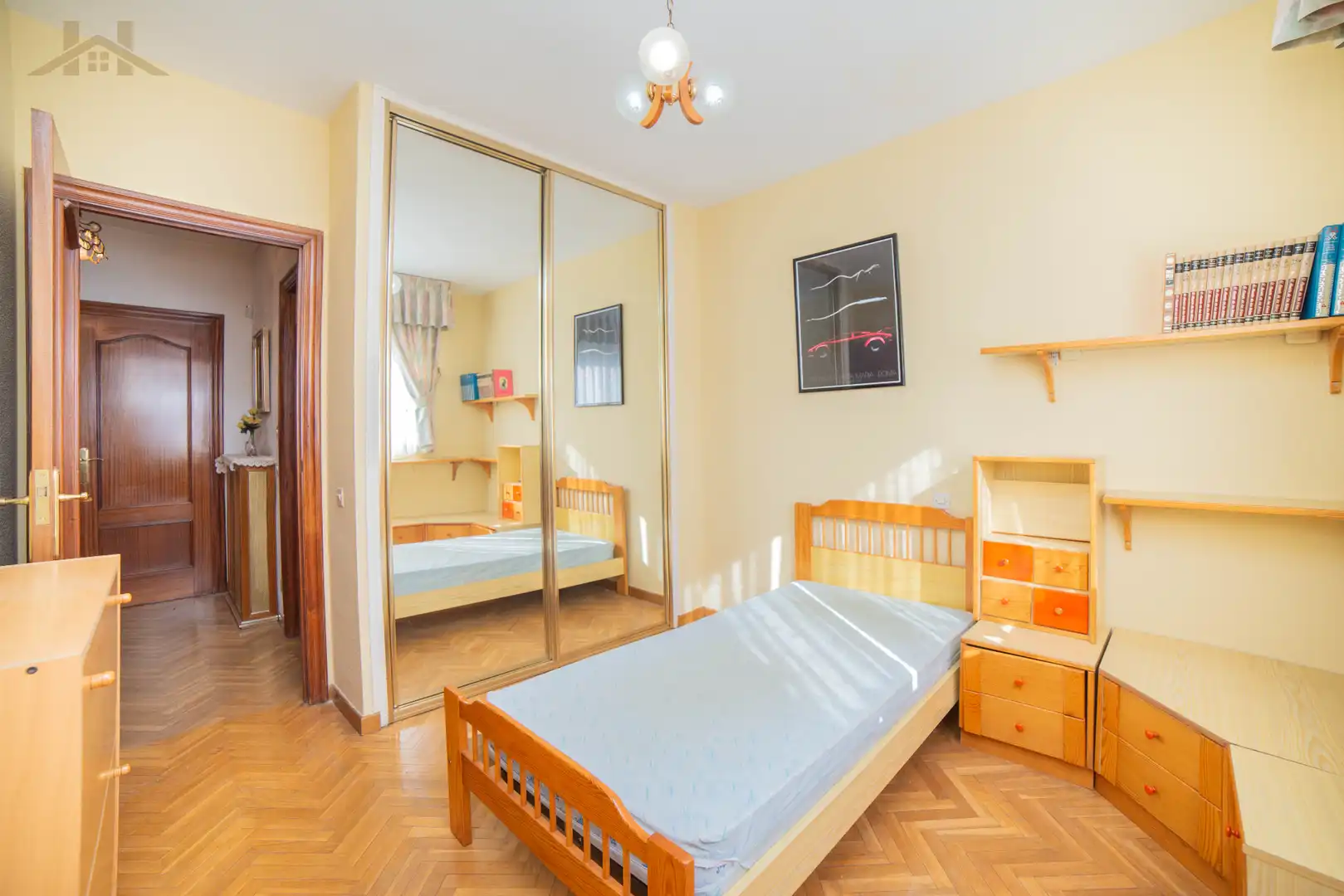 Habitación de Casa adosada en venta en Villaviciosa de Odón con Aire acondicionado, Calefacción y Jardín privado