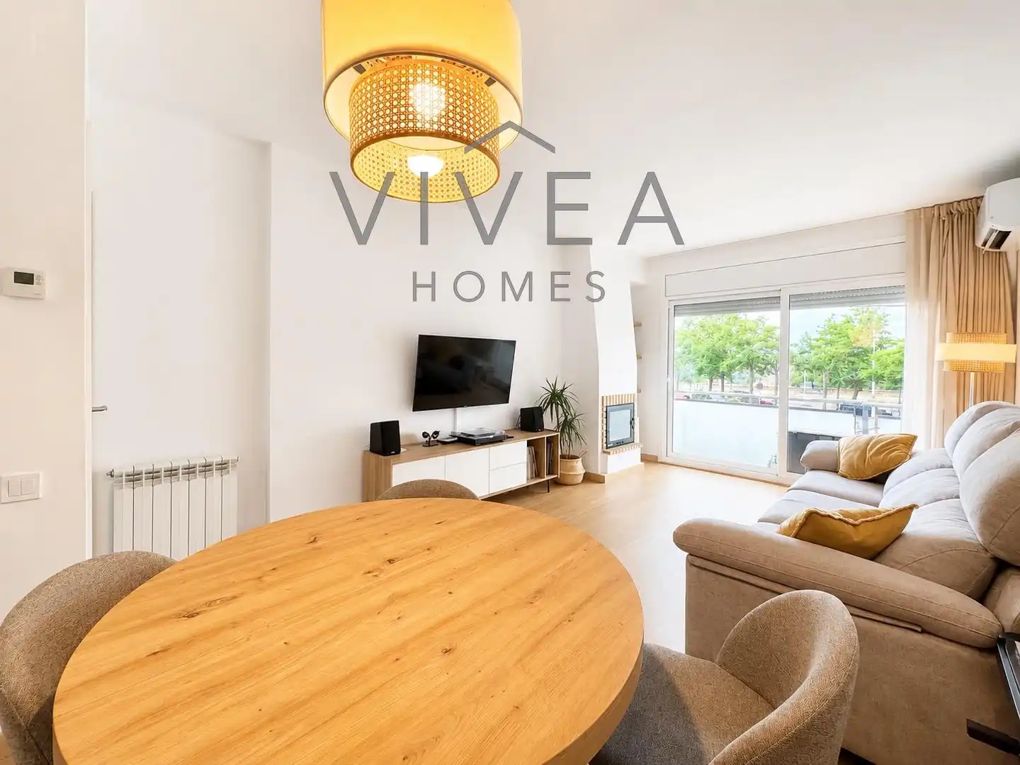Living room of Flat for sale in Sabadell  with Air Conditioner, Heating and Parquet flooring