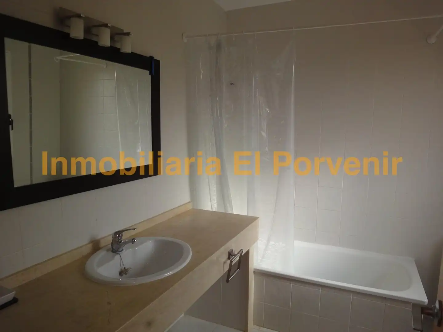 Baño de Casa adosada en venta en Torrent con Calefacción, Jardín privado y Terraza