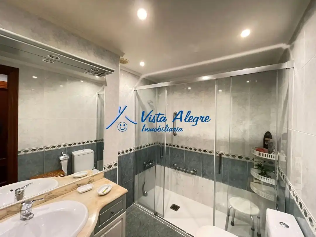 Baño de Piso en venta en Haro con Calefacción, Terraza y Trastero