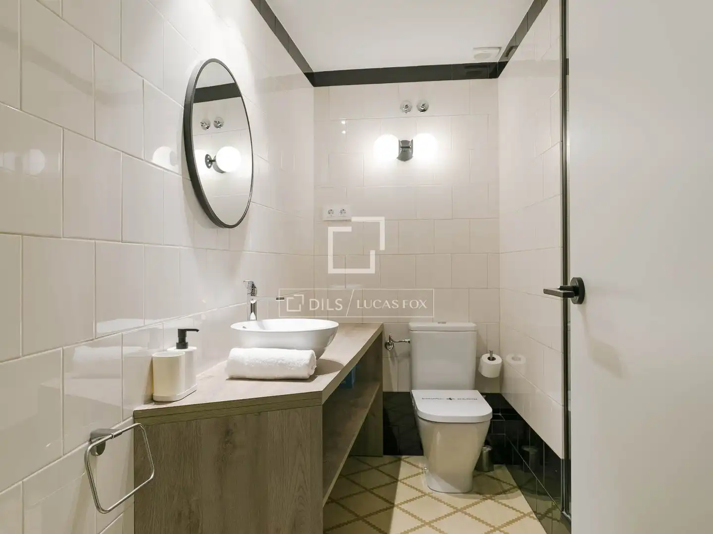 Baño de Piso en venta en Barcelona con Aire acondicionado, Terraza y Amueblado