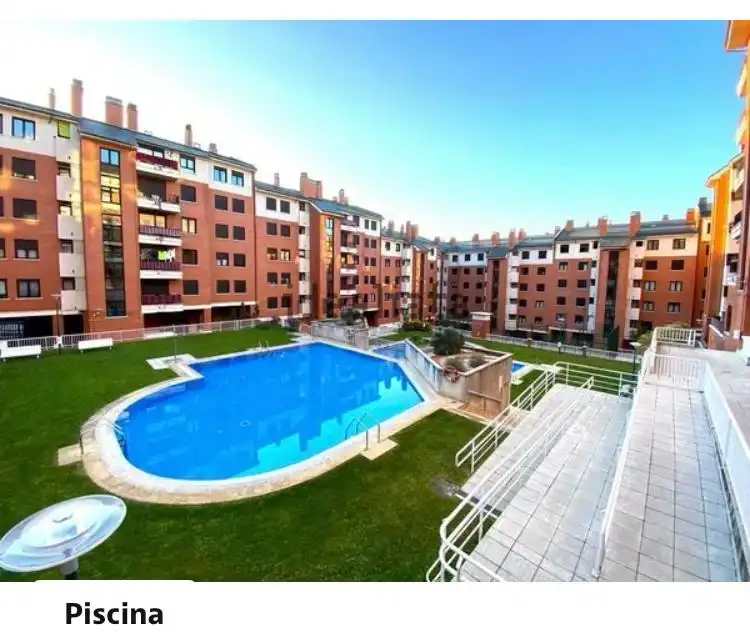 Piscina de Piso de alquiler en Castro-Urdiales con Calefacción, Parquet y Amueblado