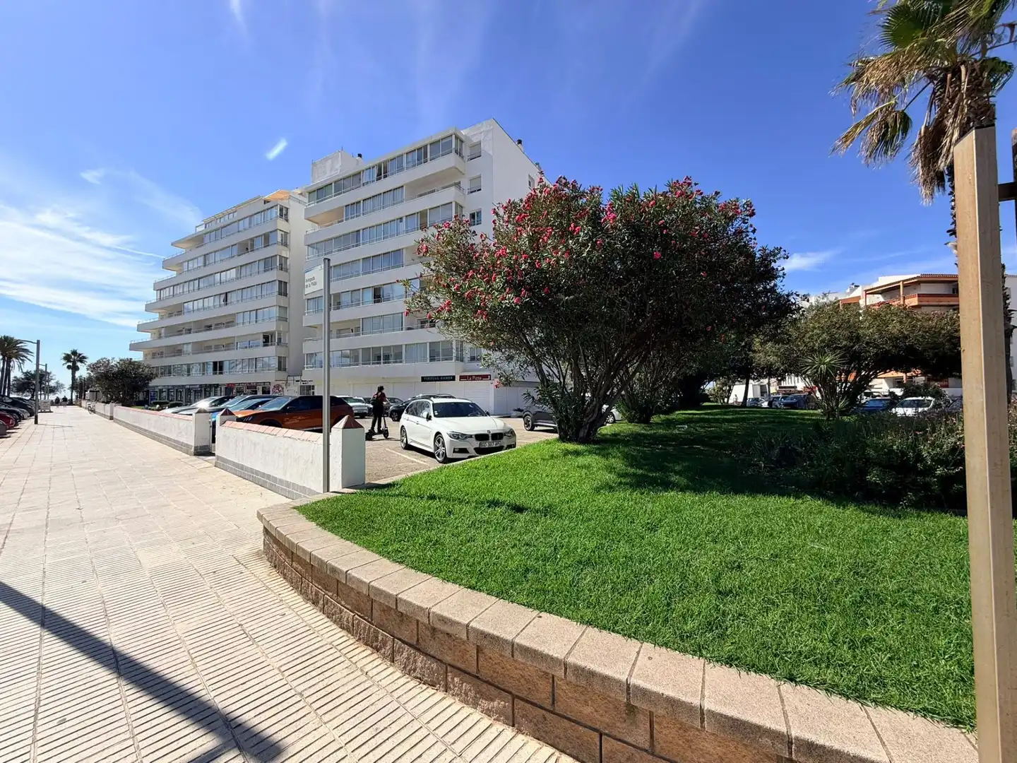 Aparcament de Apartament en venda en Roses amb Aire condicionat, Calefacció i Terrassa