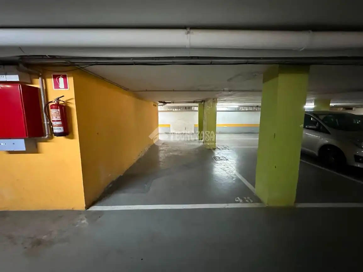 Parkplatz von Garage zum Verkauf in Santander