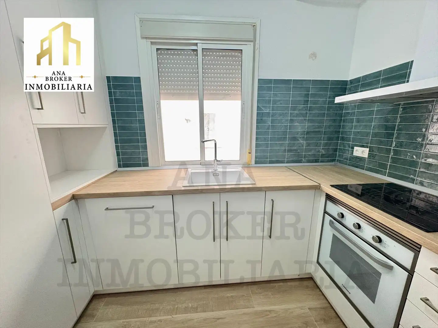 Cuina de Apartament en venda en Ronda amb Balcó