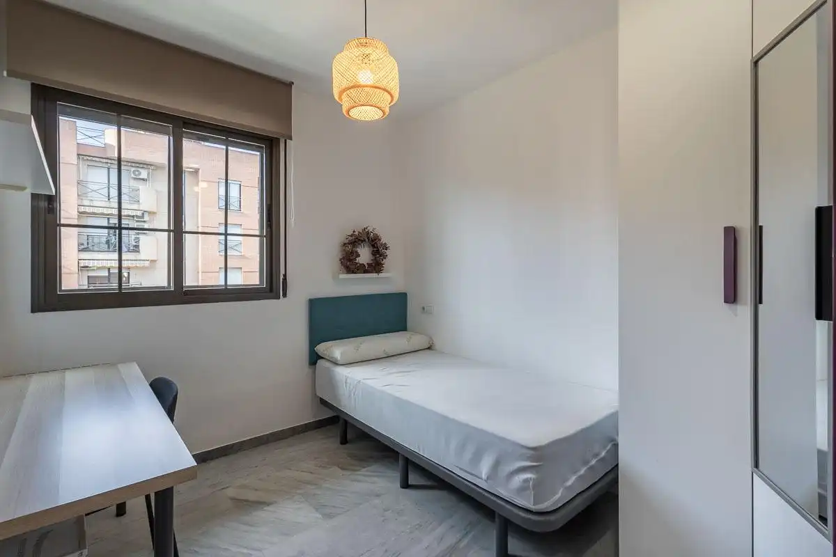Bedroom of Flat for sale in Granada  with Air Conditioner, Heating and Community pool