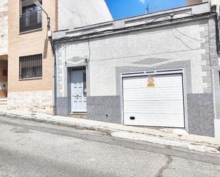 Vista exterior de Casa o xalet en venda en Puertollano amb Aire condicionat i Terrassa