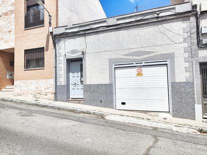 Vista exterior de Casa o xalet en venda en Puertollano amb Aire condicionat, Calefacció i Terrassa