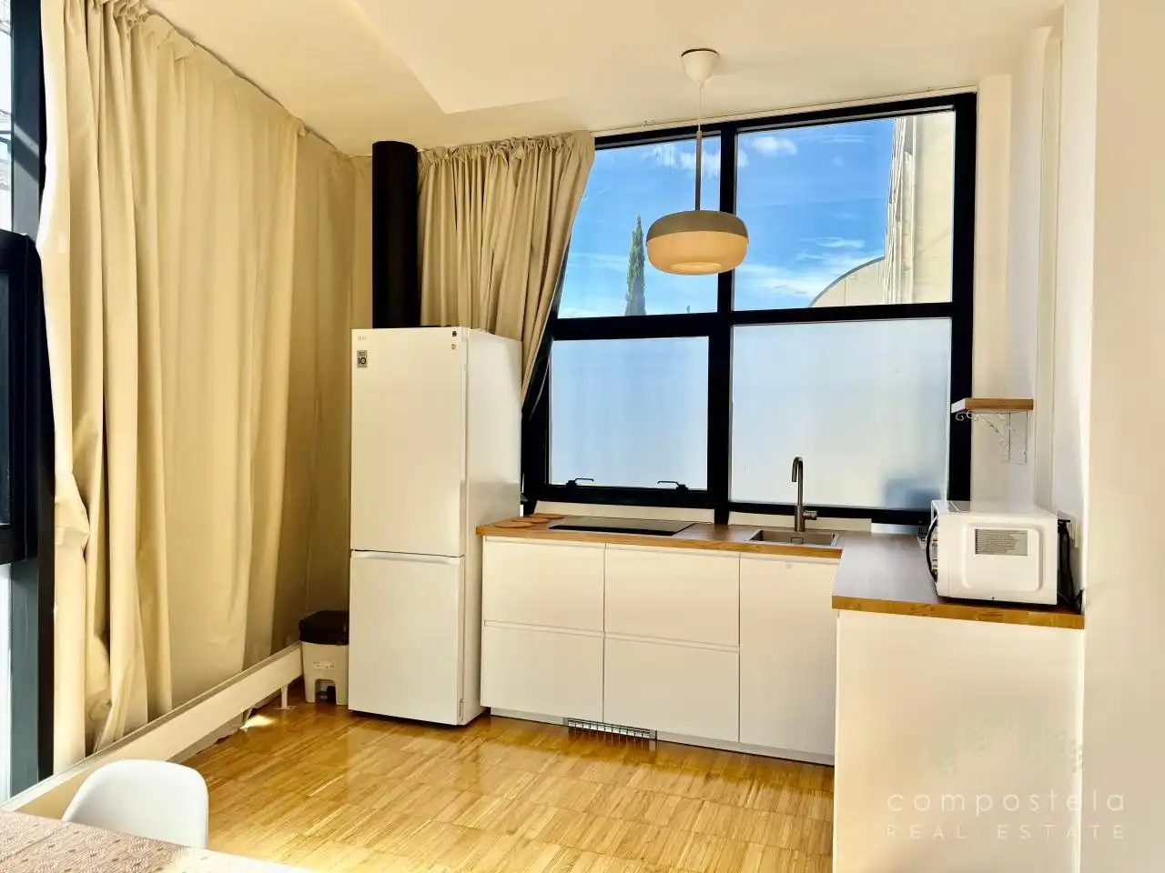 Küche von Loft zum Verkauf in Ames mit Heizung, Parkett und Abstellraum