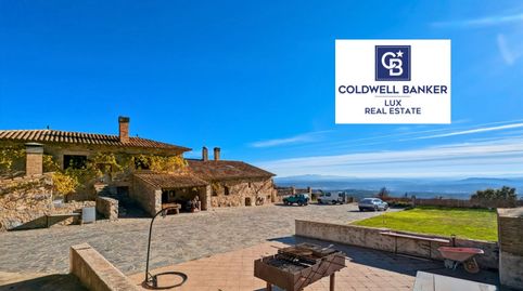 Masía en venta en Agullana, a 21 km de Figueres y junto a la frontera francesa. Con 400 m distribuidos en dos plantas, ofrece espa
