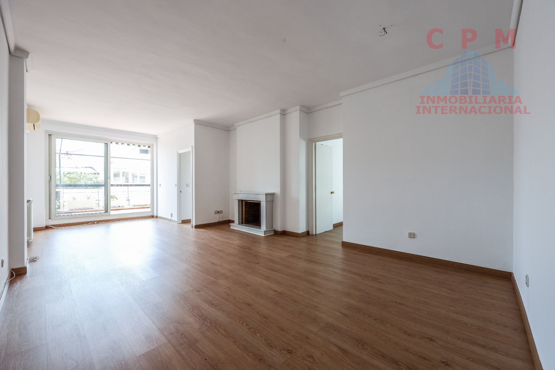 Sala d'estar de Àtic de lloguer en  Madrid Capital amb Aire condicionat, Calefacció i Parquet