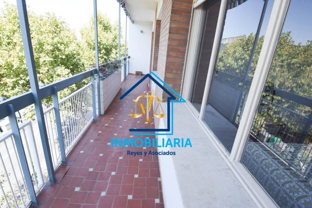 Piso en Venta en Avenida de Reina Mercedes en Sector Sur  - La Palmera - Reina Mercedes