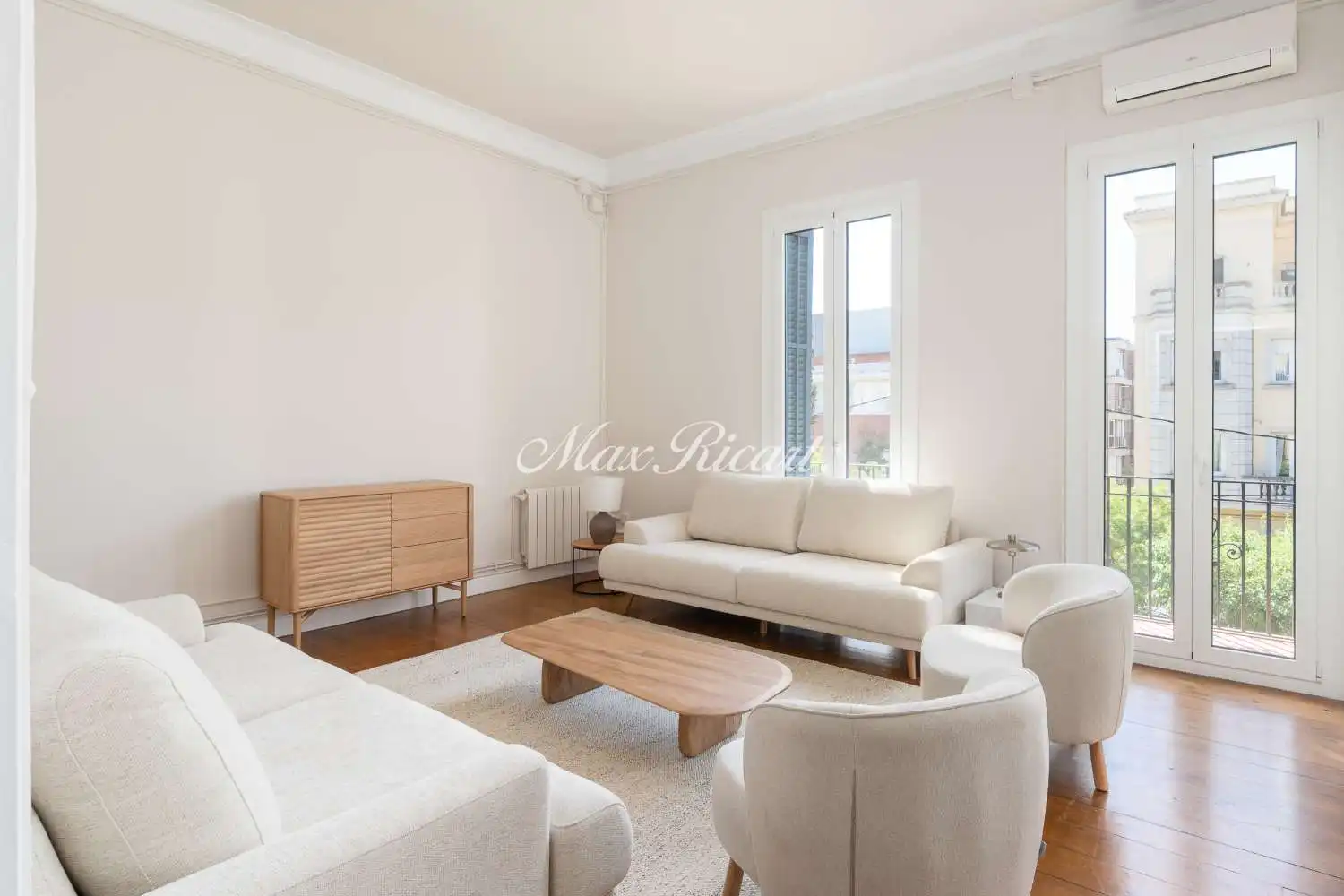Living room of Flat for rent in Barcelona  with Air Conditioner, Heating and Swimming Pool