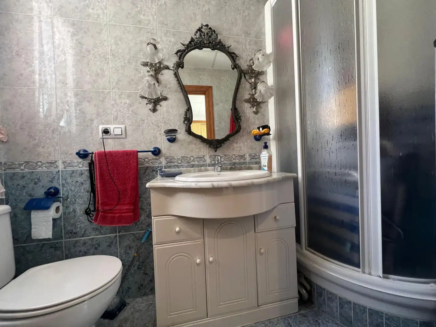 Baño de Piso en venta en Benidorm con Aire acondicionado, Terraza y Amueblado