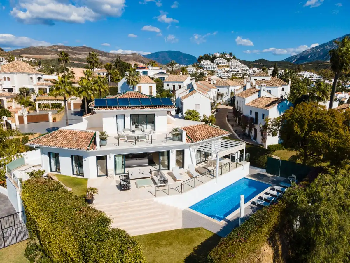 Vista exterior de Casa o chalet en venta en Marbella con Aire acondicionado, Parquet y Terraza