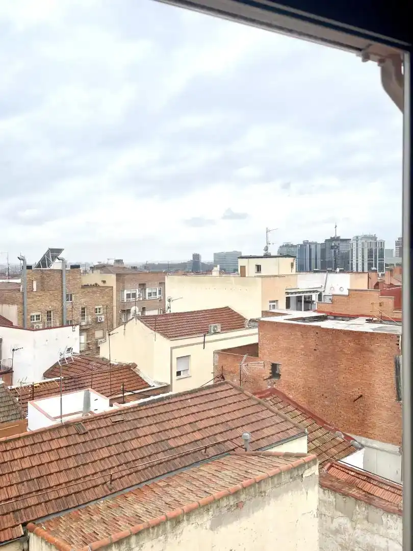 Vista exterior de Ático para compartir en Madrid con Parquet, Amueblado y Horno