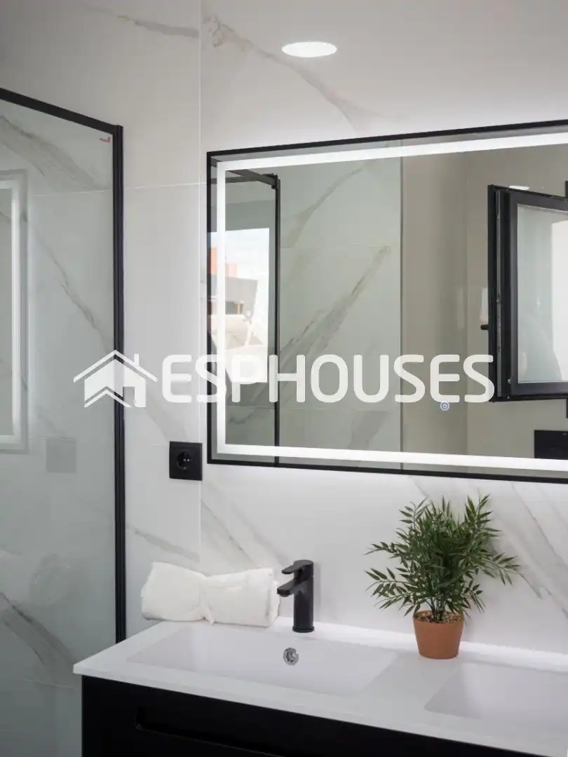 Baño de Casa adosada en venta en San Pedro del Pinatar con Aire acondicionado, Terraza y Piscina