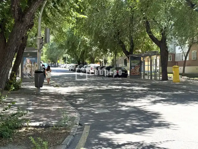Vista exterior de Piso en venta en Madrid con Calefacción y Jardín privado