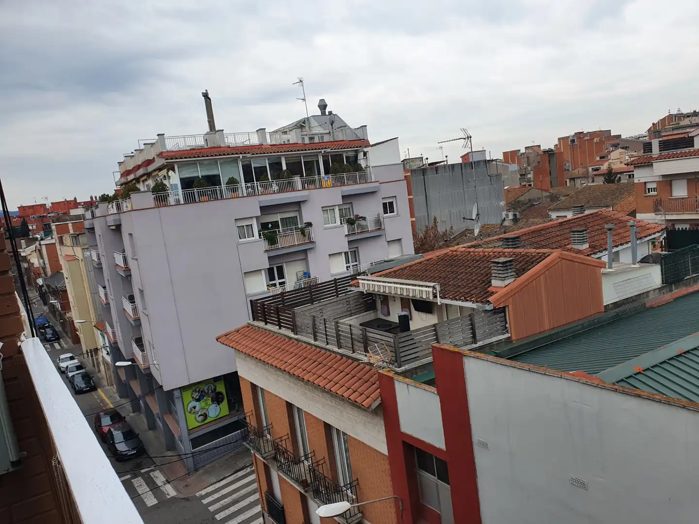 Außenansicht von Dachboden zum Verkauf in Ripollet mit Parkett, Terrasse und Möbliert