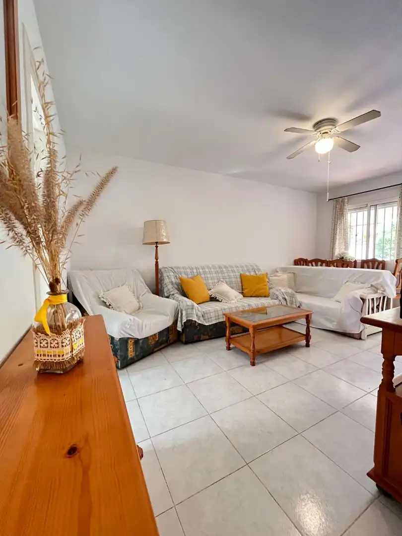 Sala d'estar de Apartament en venda en Orihuela amb Piscina i Moblat