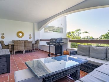 Bajo con piscina en venta en Nueva Andalucía