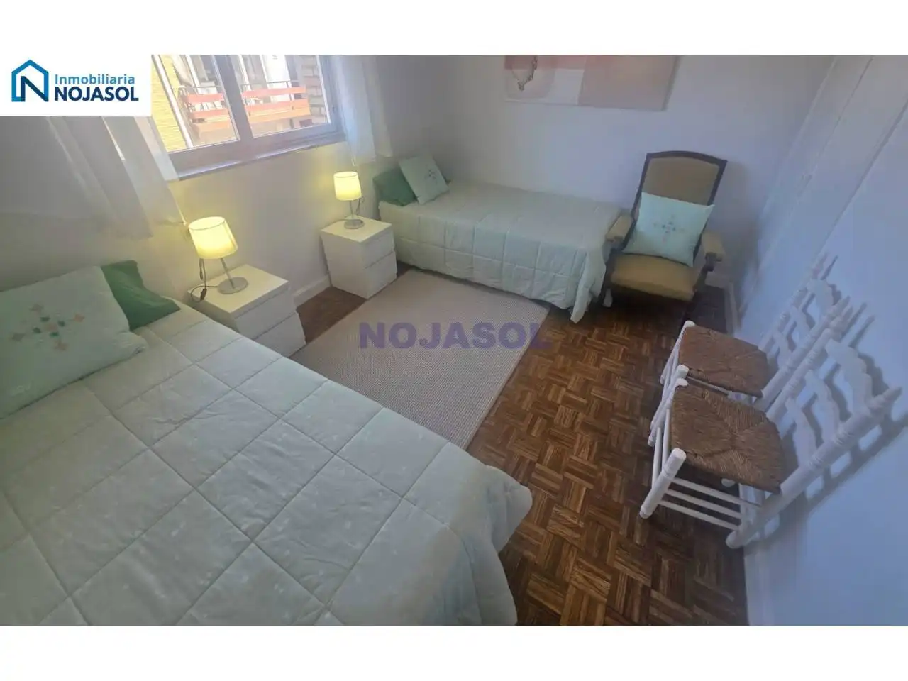 Habitación de Apartamento en venta en Laredo con Calefacción, Parquet y Terraza