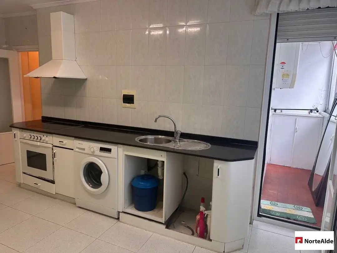 Cocina de Piso en venta en Barakaldo  con Calefacción, Trastero y Balcón
