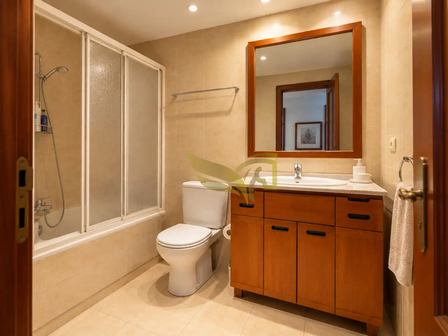 Bathroom of Flat for sale in Madrid  with Air Conditioner and Parquet flooring