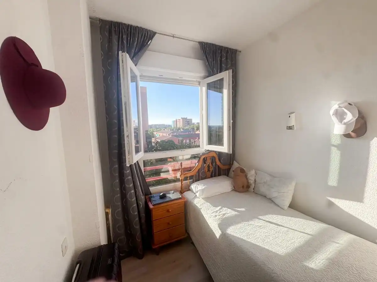 Habitación de Piso en venta en Madrid con Terraza