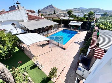 Villa con piscina in vendita a Martos