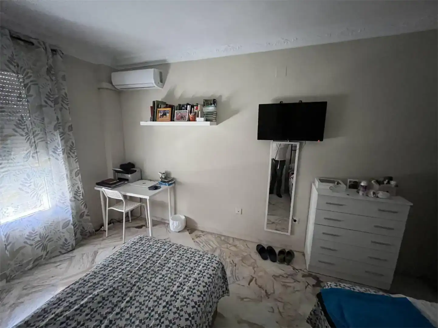 Dormitori de Casa adosada en venda en La Algaba amb Aire condicionat i Balcó