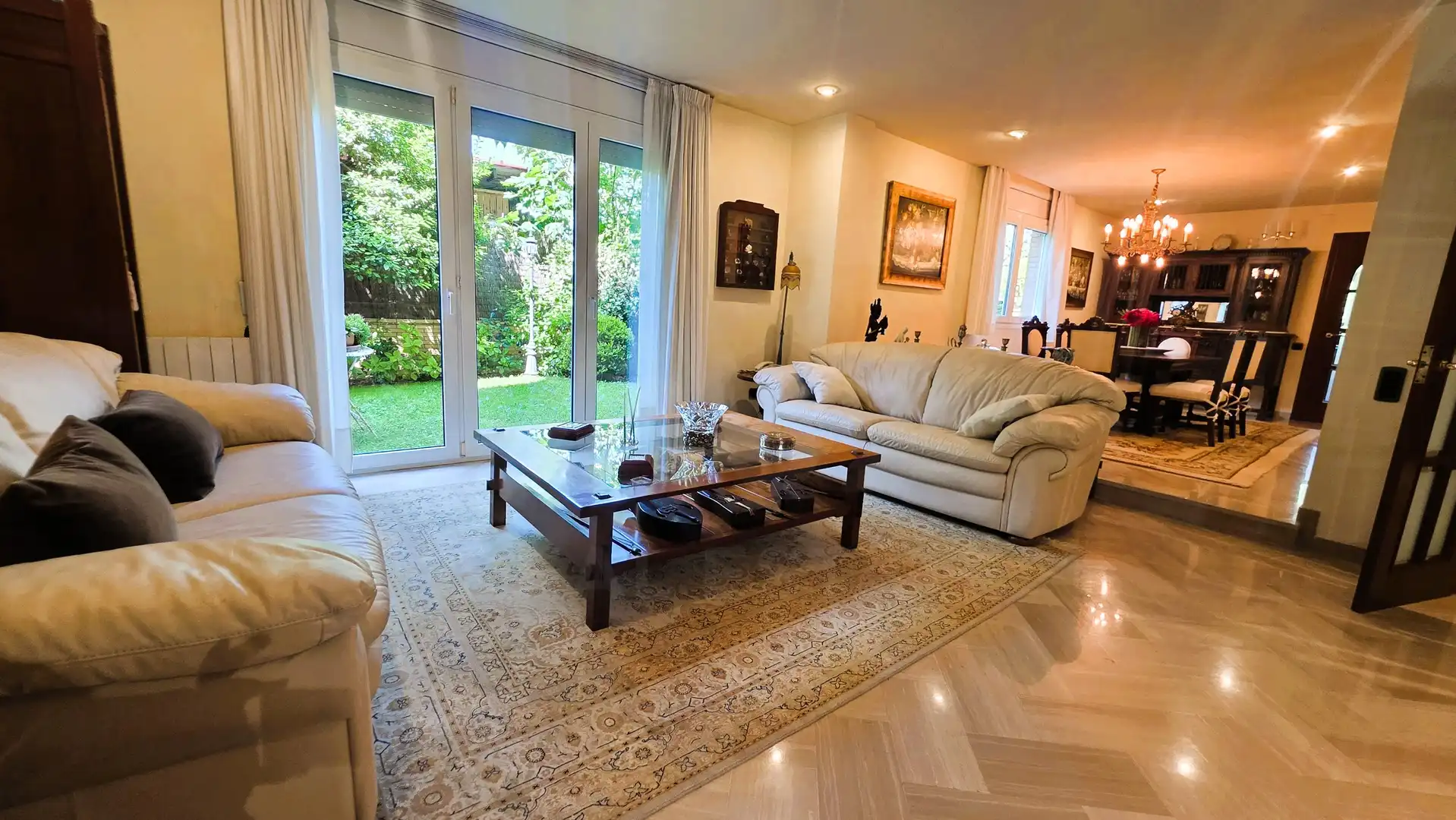 Sala d'estar de Casa o xalet en venda en Sant Cugat del Vallès amb Aire condicionat, Calefacció i Terrassa