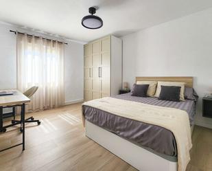 Bedroom of Flat to share in  Valencia Capital  with Air Conditioner and Terrace