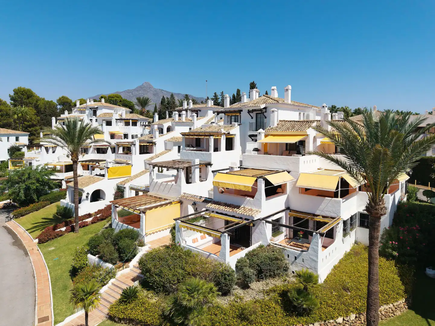 Ground floor with pool for sale in Nueva Andalucía, imagen 2
