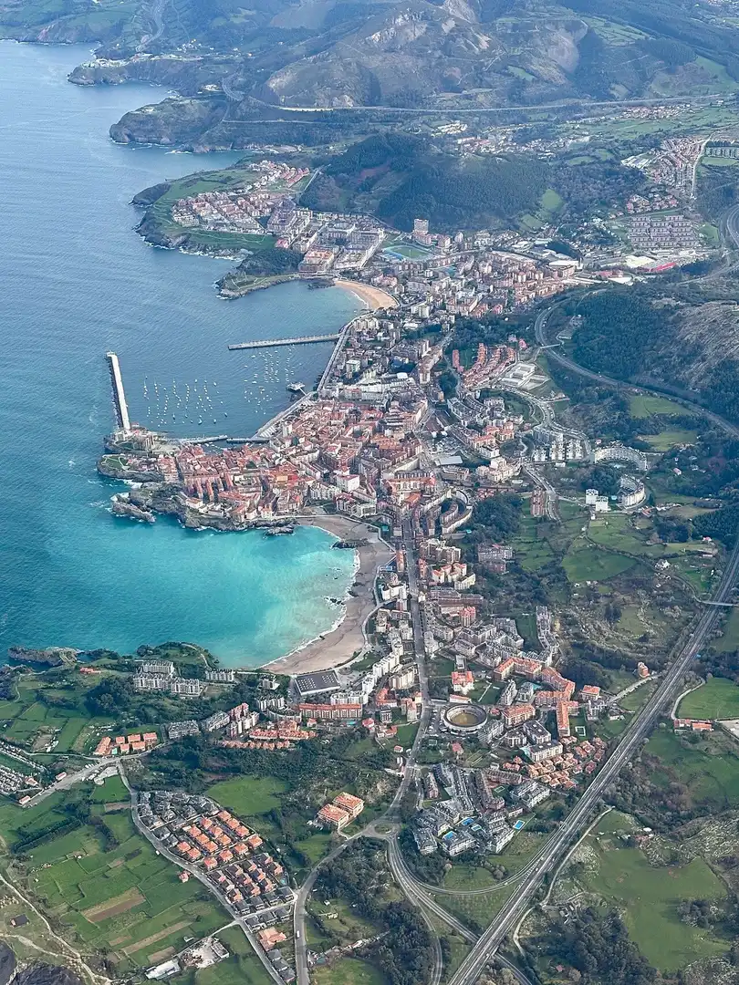 Vista exterior de Àtic de lloguer en Castro-Urdiales