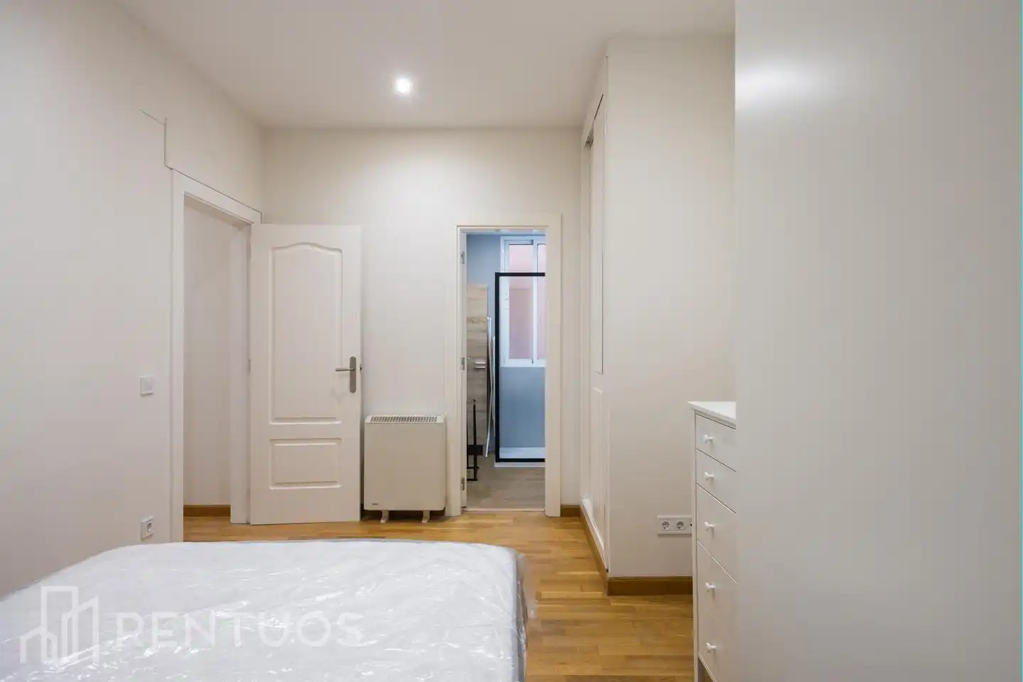 Bedroom of Flat for rent in Madrid  with Air Conditioner, Heating and Furnished
