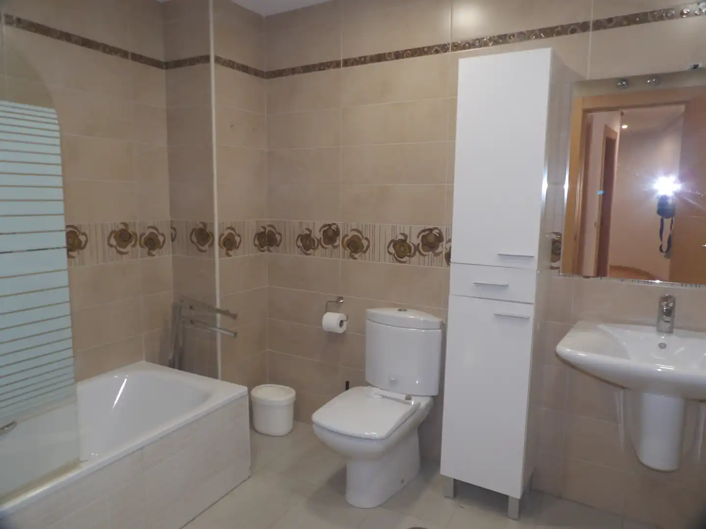 Baño de Apartamento en venta en León Capital  con Calefacción, Parquet y Amueblado