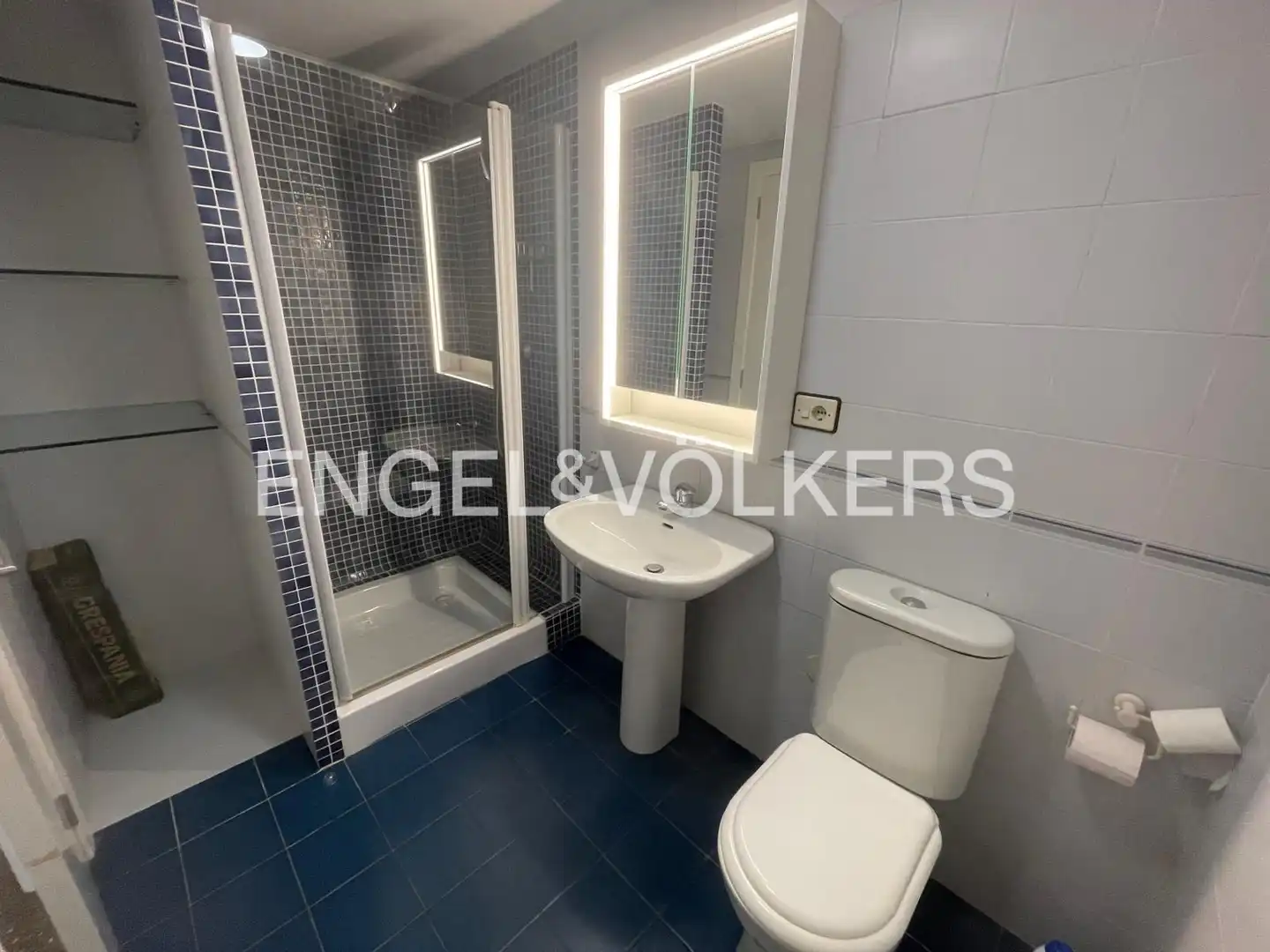 Bathroom of Flat for rent in Valencia  with Air Conditioner and Heating