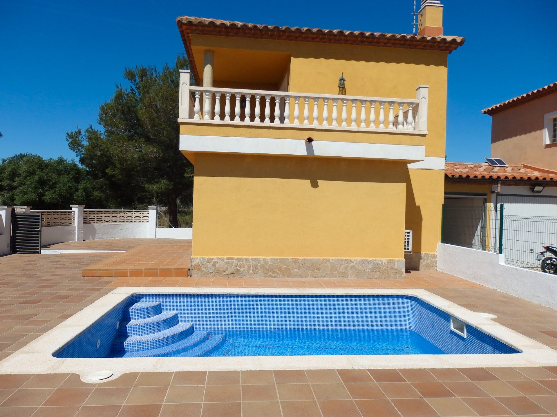 Piscina de Casa o xalet en venda en L'Ametlla de Mar  amb Aire condicionat, Jardí privat i Terrassa