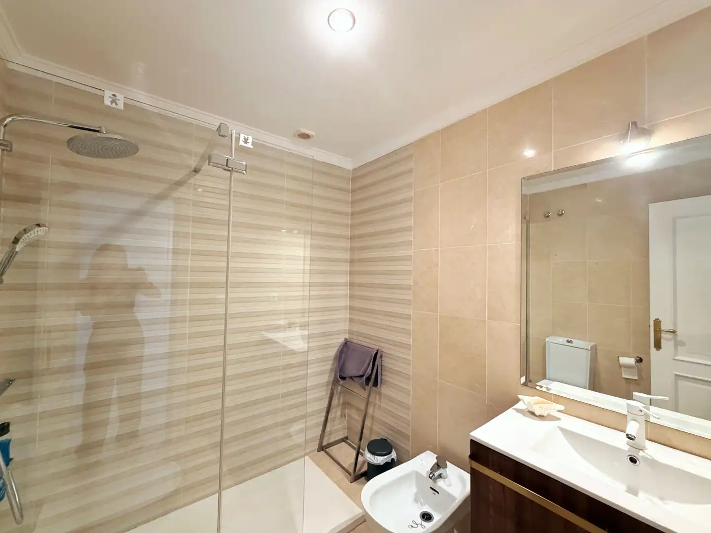 Baño de Piso de alquiler en Benahavís con Aire acondicionado, Calefacción y Terraza