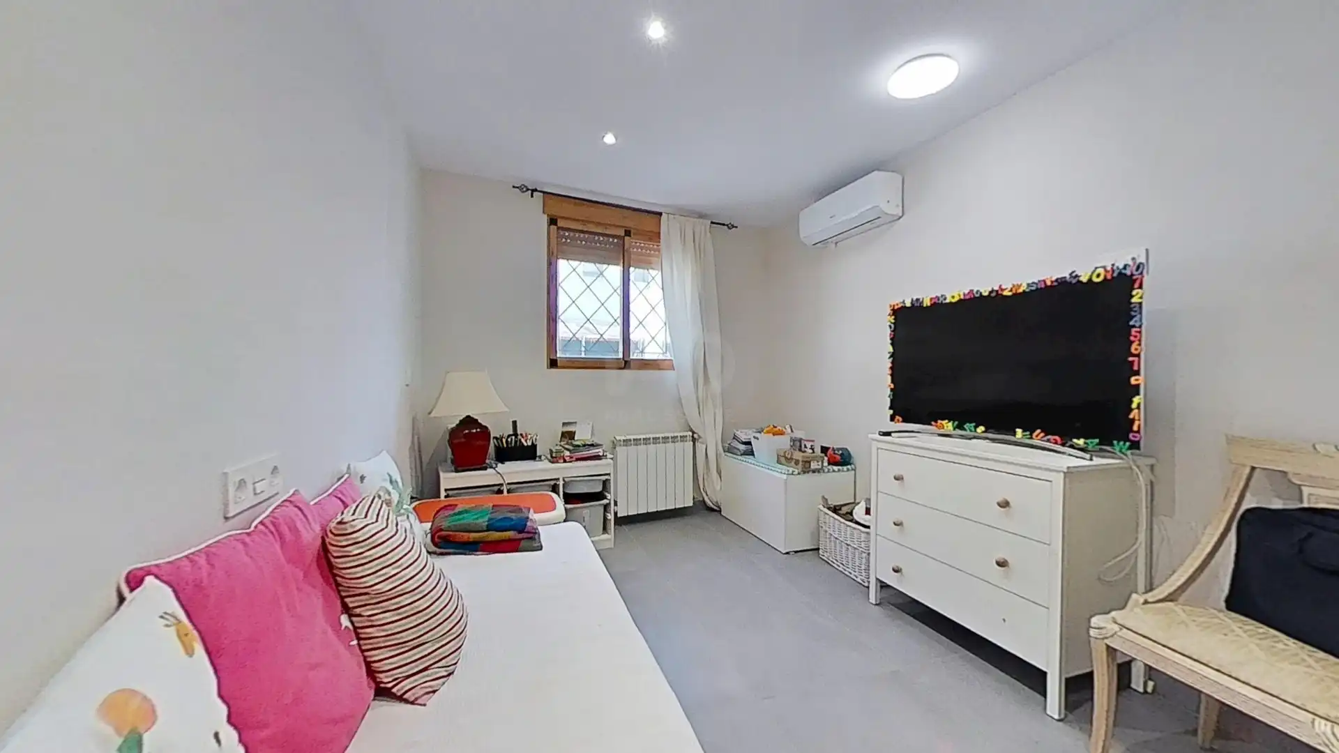 Schlafzimmer von Einfamilien-Reihenhaus zum Verkauf in Benicasim / Benicàssim mit Klimaanlage und Heizung