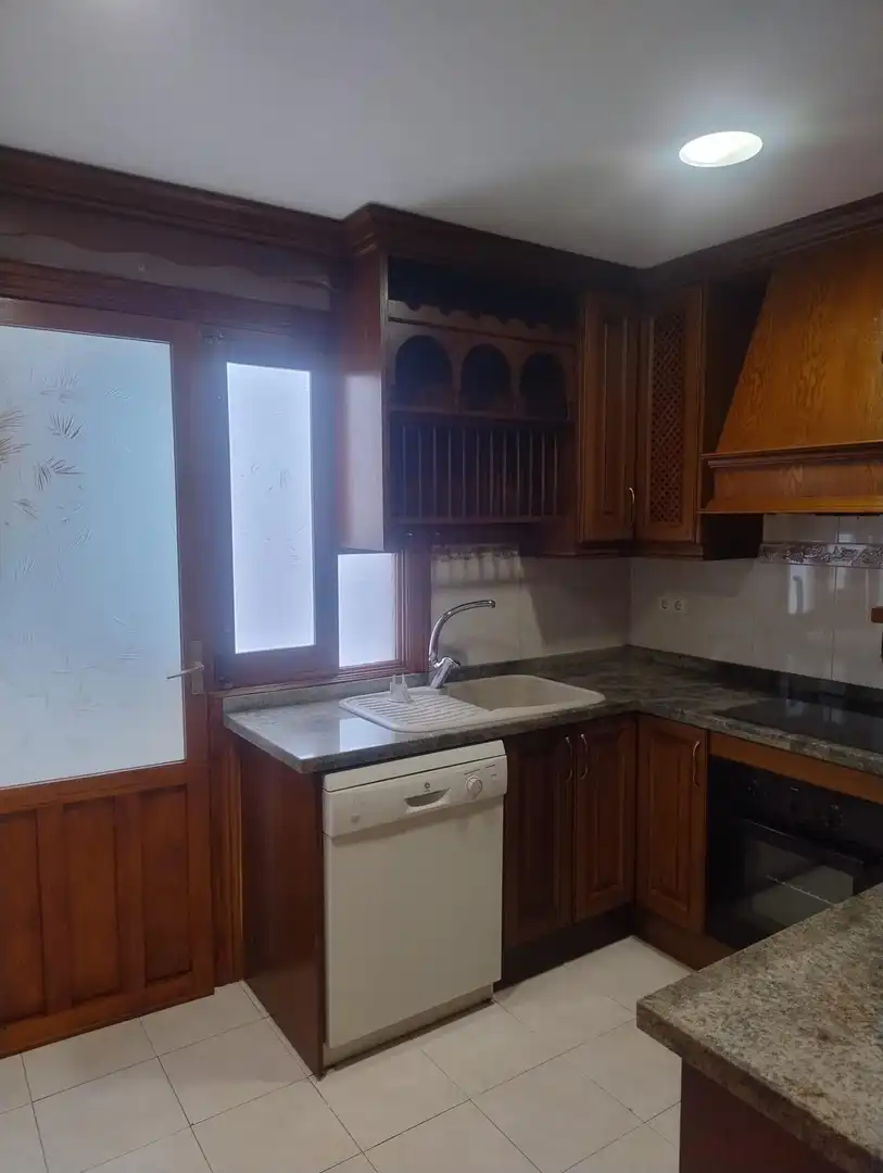 Cocina de Piso en venta en Ciudad Real con Calefacción, Terraza y Amueblado