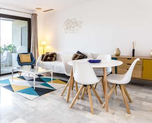 Sala d'estar de Apartament per a compartir en Marbella amb Aire condicionat i Terrassa