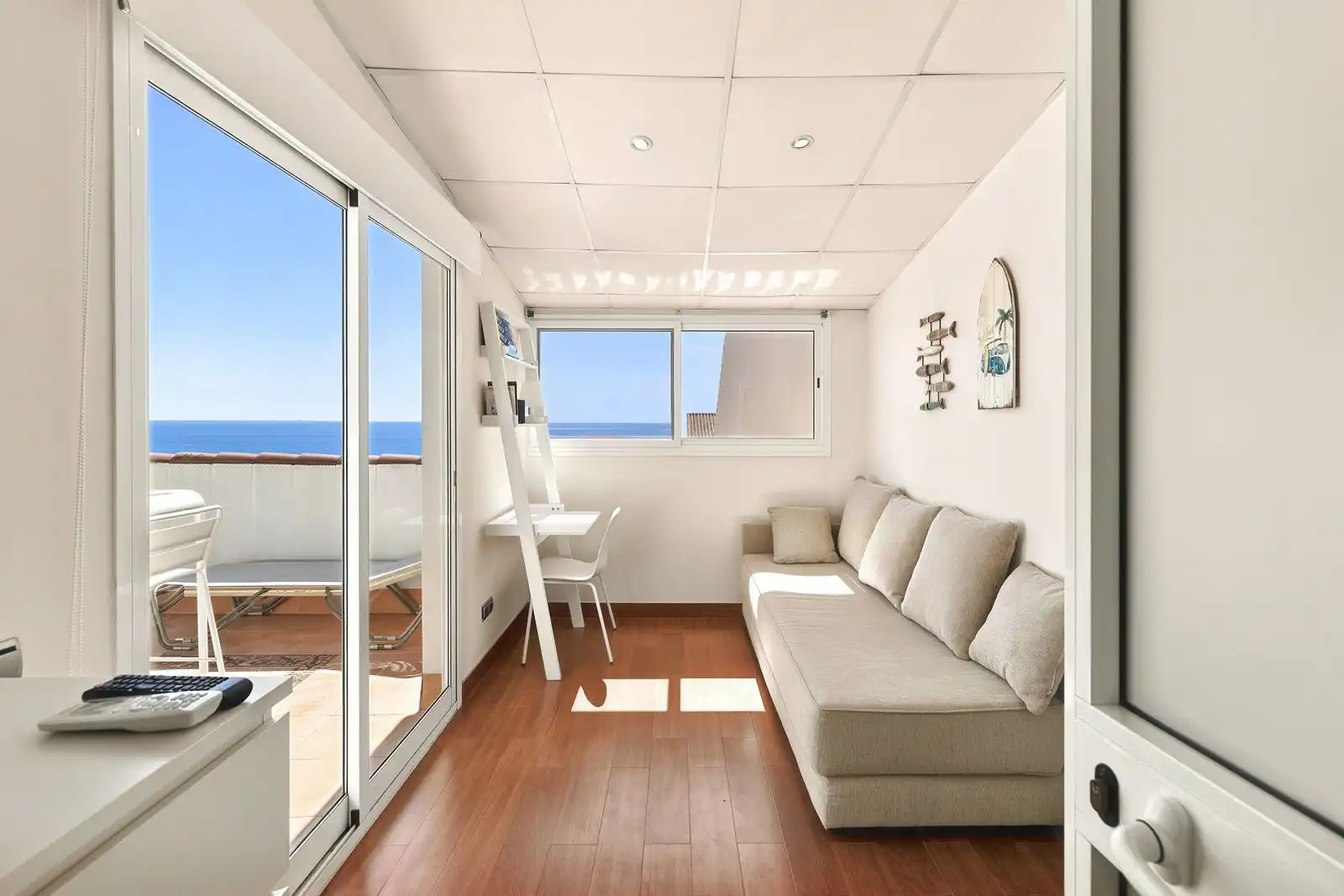 Living room of Flat for sale in Estepona  with Air Conditioner, Terrace and Community pool