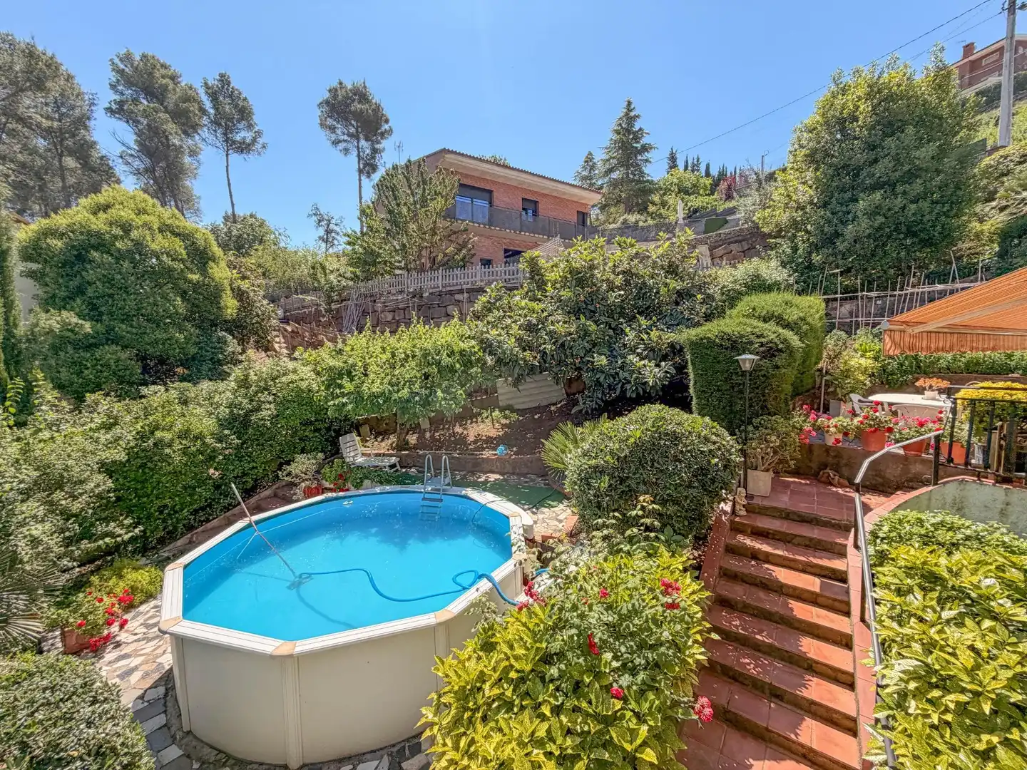 Piscina de Casa o xalet en venda en Castellví de Rosanes amb Aire condicionat, Calefacció i Jardí privat